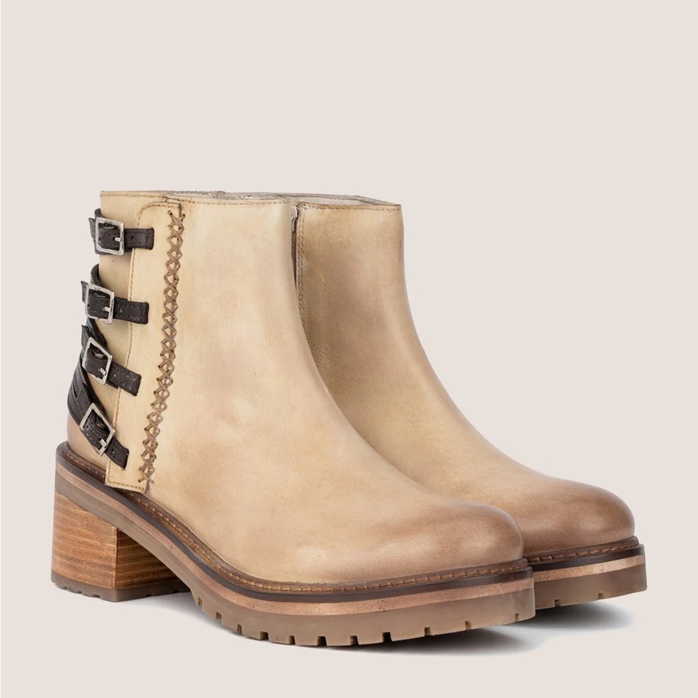 Vintage Foundry Co. Perri size 8 beige boots. New in box